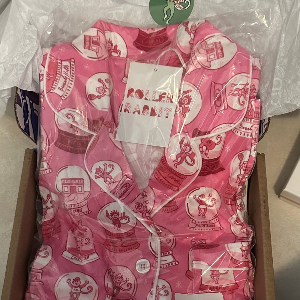 Roller Rabbit Pink and White city snow globe shorts and short sleeve pjs